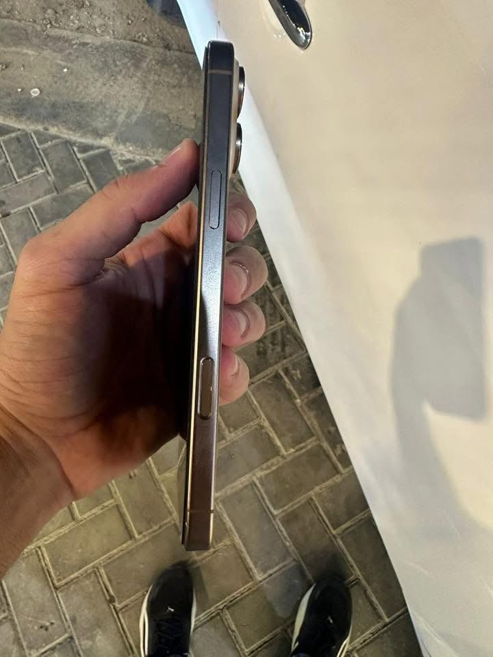 ايفون ١٦ برو ماكس ذاكره ٢٥٦ الجهاز بس ضربه بالكلاس بدون تاثير ولا نقطه ولا شيي بطاريه ٩٠ مكاني بغداد السعر مليون قفل  ***********
