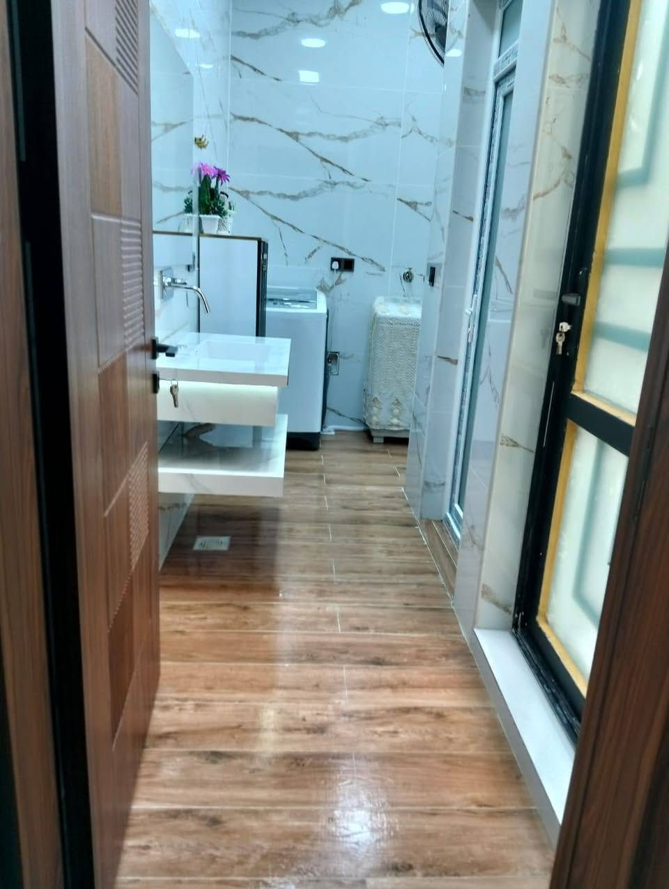 بيت ركن ٣٢٠م للبيع طابو زراعي طابقين ٤غرف نوم استقبال مطبخ صاله صحيات داخليه وخارجيه كراج سياره وحديقة كبيره بناء حديث ٢٠٢٦ مضومه كامرات  و غاز  ماء أور باب قاصه  تركي  خدمات ماء كهرباء تبليط عنوان المسيب قريب جامع الصفر  ***********
