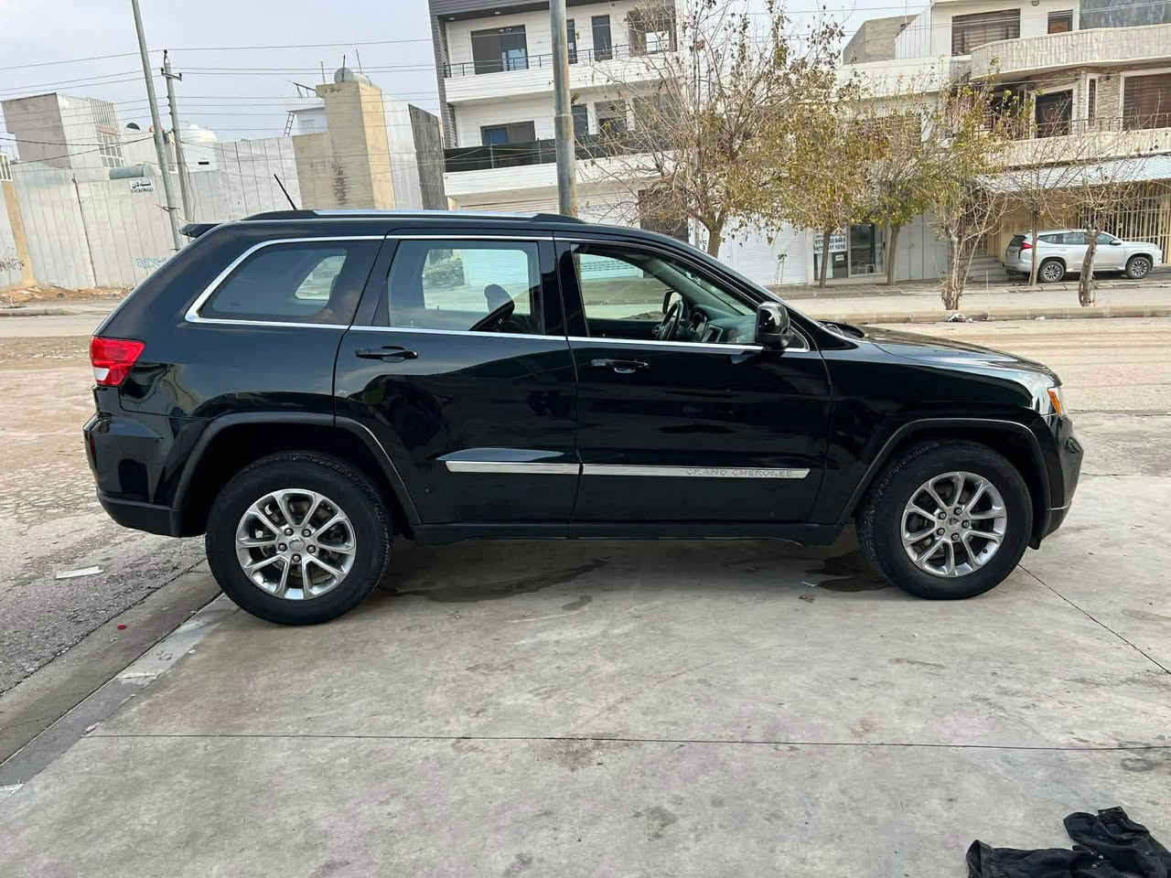 Jeep Larido 2012 
سەیارەکە بی بۆیاخە دەعمی بۆ دەعمی بەشەرت 
سەنەوی و رەقەمی تازەیە 
گێرو مەکینی بەشەرت نەکراوەتەوە
دەبل ئەکسل 
سعری/ $148
                                                                   *********** Singapore
