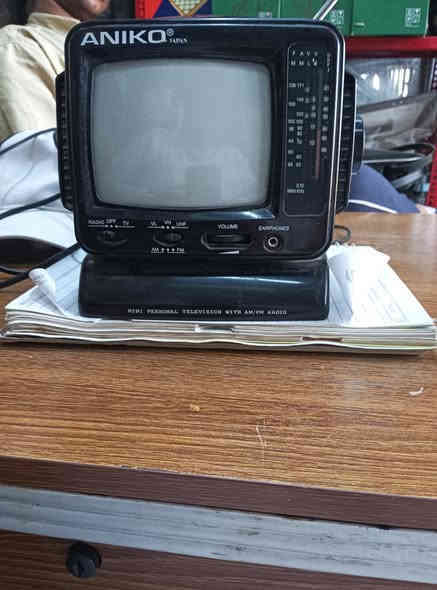 السلام عليكم تلفزيون البيع شغال صوره وصوت الراديو ماله هم شغال اتصال *********** وبسعر. 100 ألف دينار
