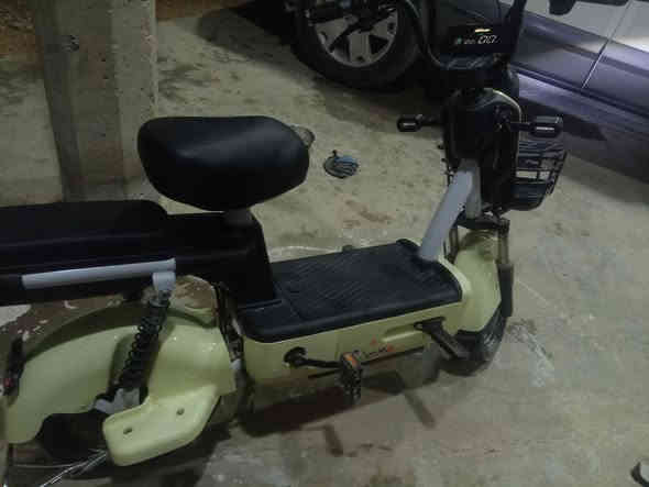 للبيع ماطور شحن نضيف حجم 14  .  4 بطاريات السعر280   الف وبي مجال بسيط 
✅سويج وبصمه وسويج فتح بطاريات وسويج قفل الملف. 
✅اشارات امامي خلفي. 
✅السرعه ما بين 50 و 45.
✅اناره ليليه اماميه. 
✅تايرات جبلي امامي خلفي. 
✅تشغيل عن بعد
✅انذار مانع سرقه
العنوان بروانه الشاعي للتواصل الاتصال على الرقم ***********
