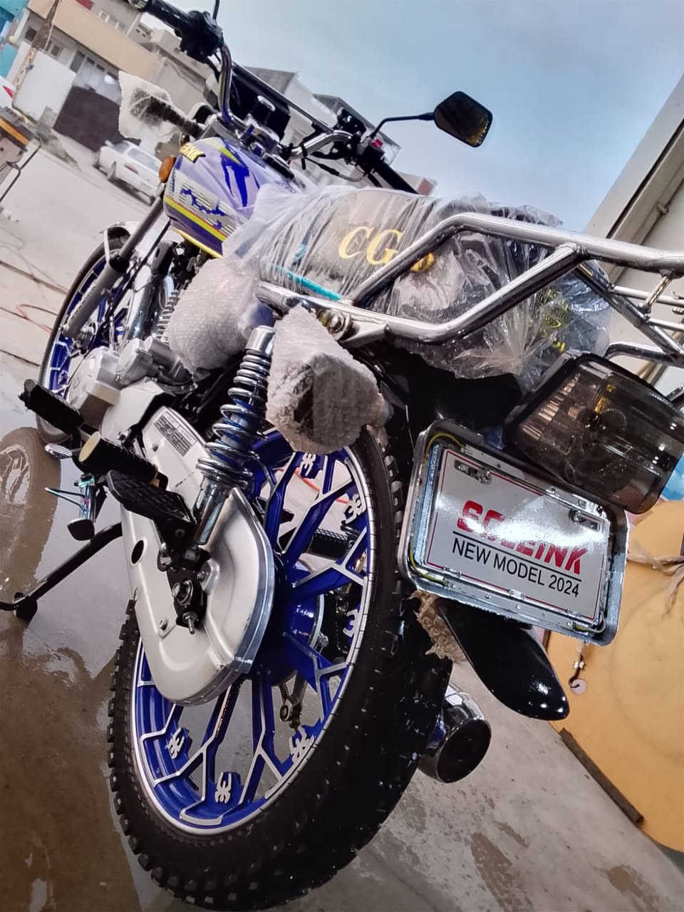 سلام عليكم دراجه  سولنك خمسه كير موديل 2025مستخدم شهرنظيف كلش ارتب من الصور مابي اي نقص بصمه شاشه الاكتروني سعر 750وبي مجال قليل تواصل ع الرقم ***********
