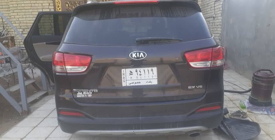 سورنتو 2017
مكبنه EX  V6
وارد امريكي حادث بنيد فقط 
بيها جراد من صفحه باب السايق 
ماشيه 91الف 
سنويه 2030 ورقم انكليزي 
7 مقاعد تبريد 3 قطع 
مقاعد جلد لون بيجي 
السياره بصمه 
تواصل علا الرقم ***********
