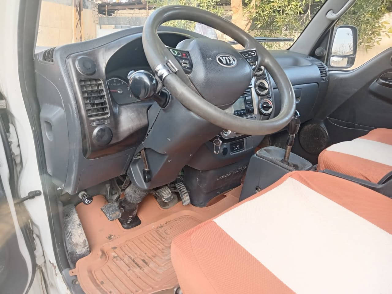 كيا فحل 2014 مكانها بغداد النهروان كير محرك شاصي بشرط طخم تاير باتري وبم جدد تبريد ثلج رقم انكليزي وسيارة بأسمي  سعرها 115 وبيها مجال
***********
