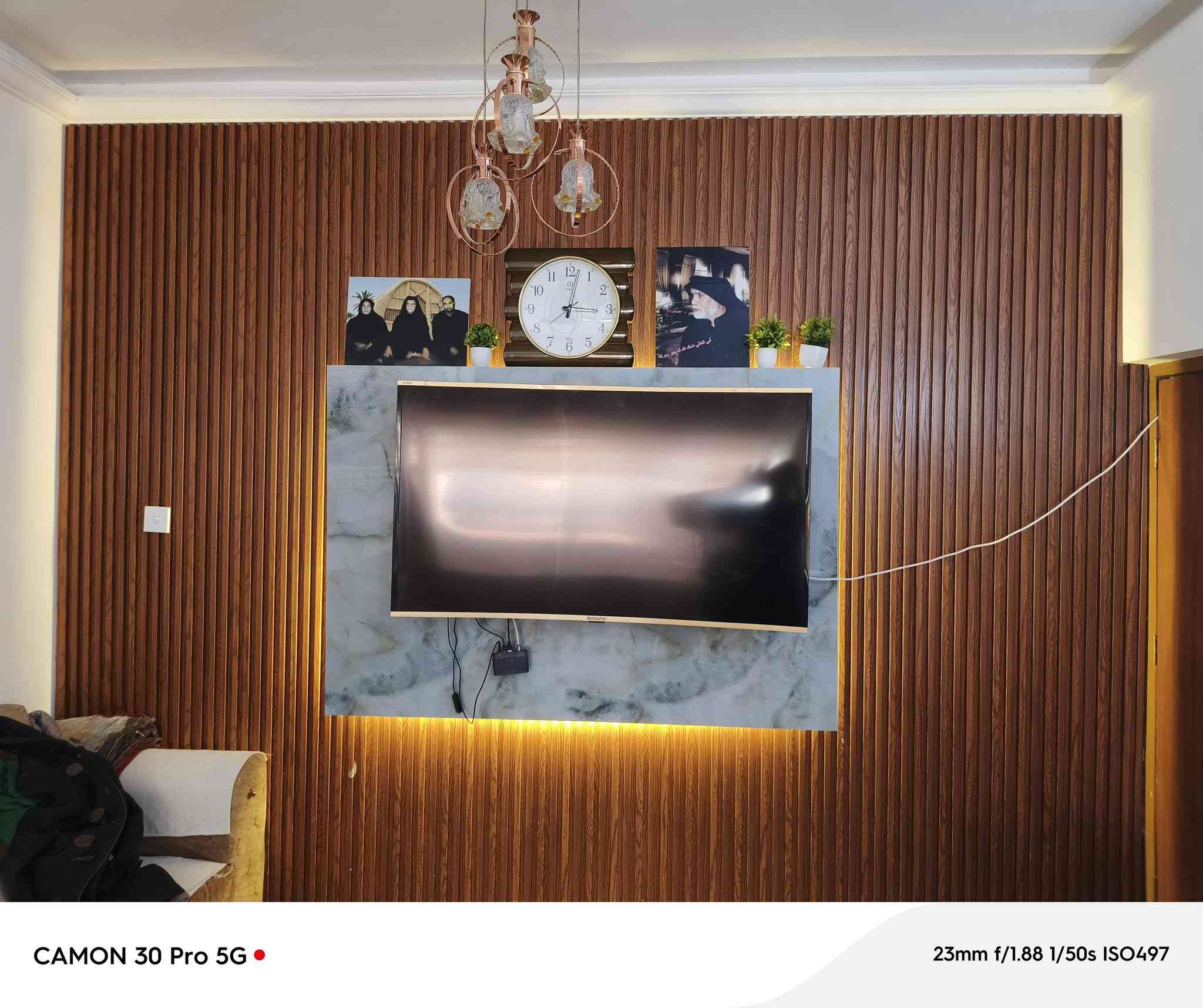 السلام عليكم بيت للبيع ٢٢٥ قاط ونص القاط الارضي كراج وحديقه وحمامات خارجيه +استقبال+مطبخ +كلدور+حمام داخلي +غرفتين +ترك ع غرقتين الطابق الثاني غرفتين وممر وسطح ومخزن العنوان سبع قصور شارع كريش صاير ع شارع ركن للاستفسار ***********
