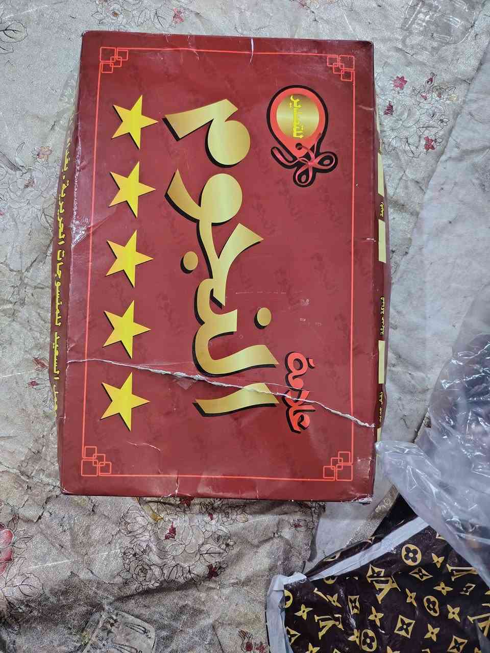 للبيع شيله بريسم مع عبايه ***********
