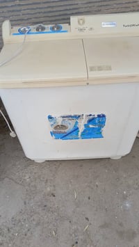غسالة للبيع اي عيب ما بيه شرط الفحص والضمان سعرها 40 الف رقم 077199774...