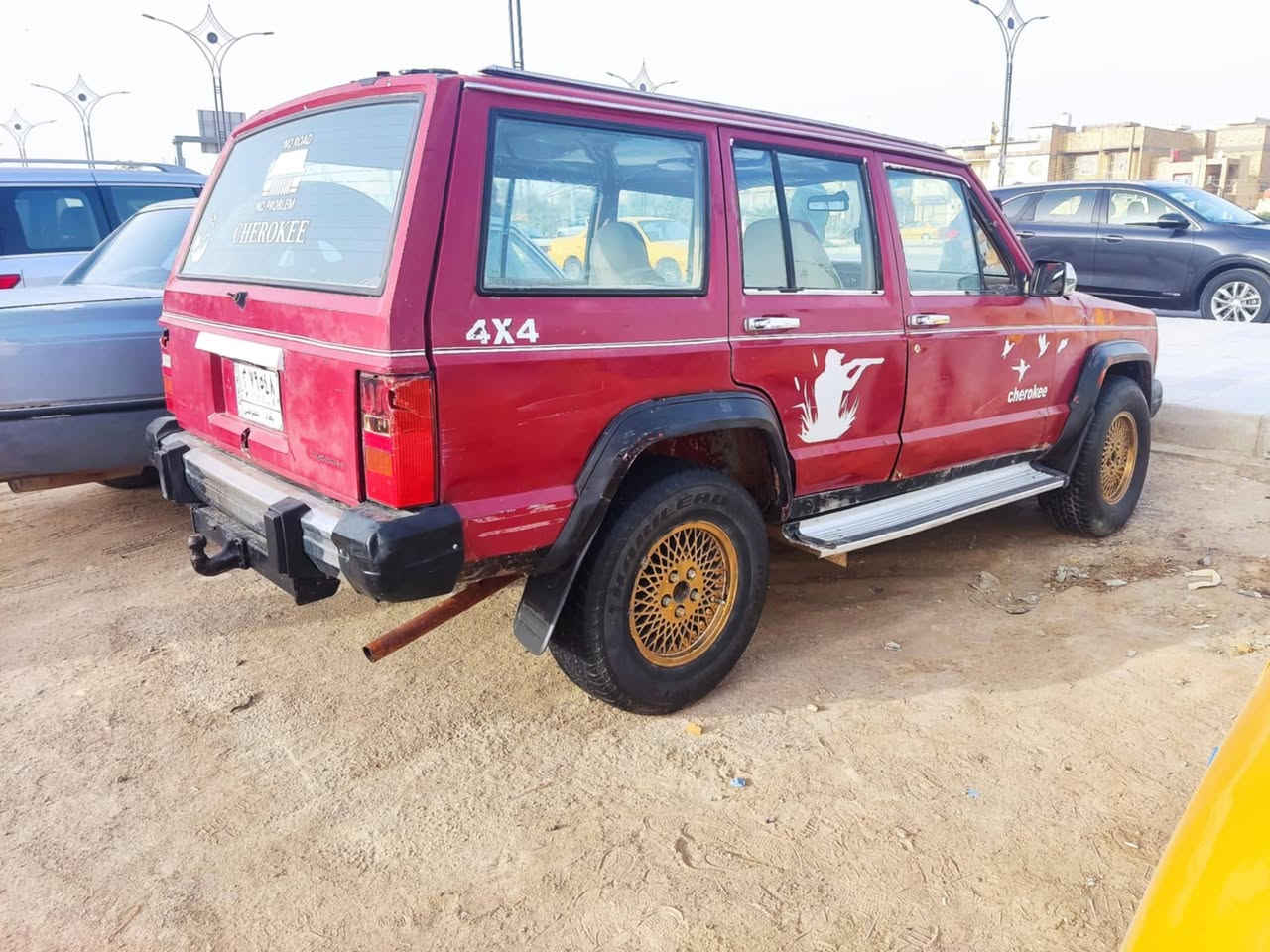 سلام عليكم للبيع او مراوس جيب شيروكي عضم رقم بغداد راعيه يمي بناصريه 1992 مكينه وكير 2ونص جدد حداديه جديد تخم تاير باتري جديد كهربائيات شغاله سياره جاهزة خير من الله ترايك وين ماتريد سعر 35 وبيه مجال مكاني ناصريه مركز ***********

