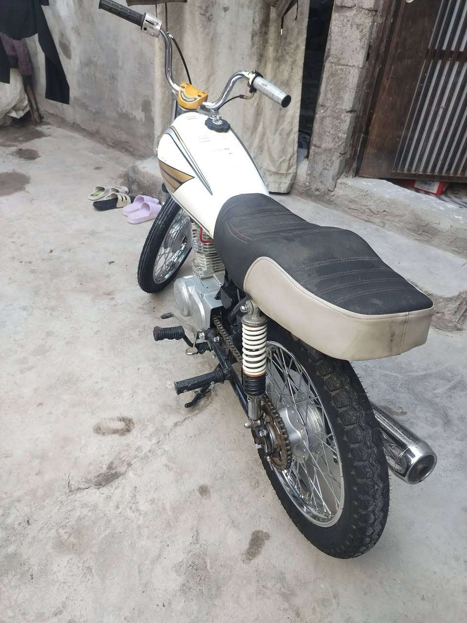 السلام عليكم للبيع يراني نامه مكينه نامه شلامجه ما مفتوحه دراجه تعمير 2025 كله جديد دوات مكفوله من بوكه سعر 550 بيه مجال قليل مكان بصره ابو الخصيب لوسطي يم مدرست طيور لخصيب رقم الهاتف ***********
