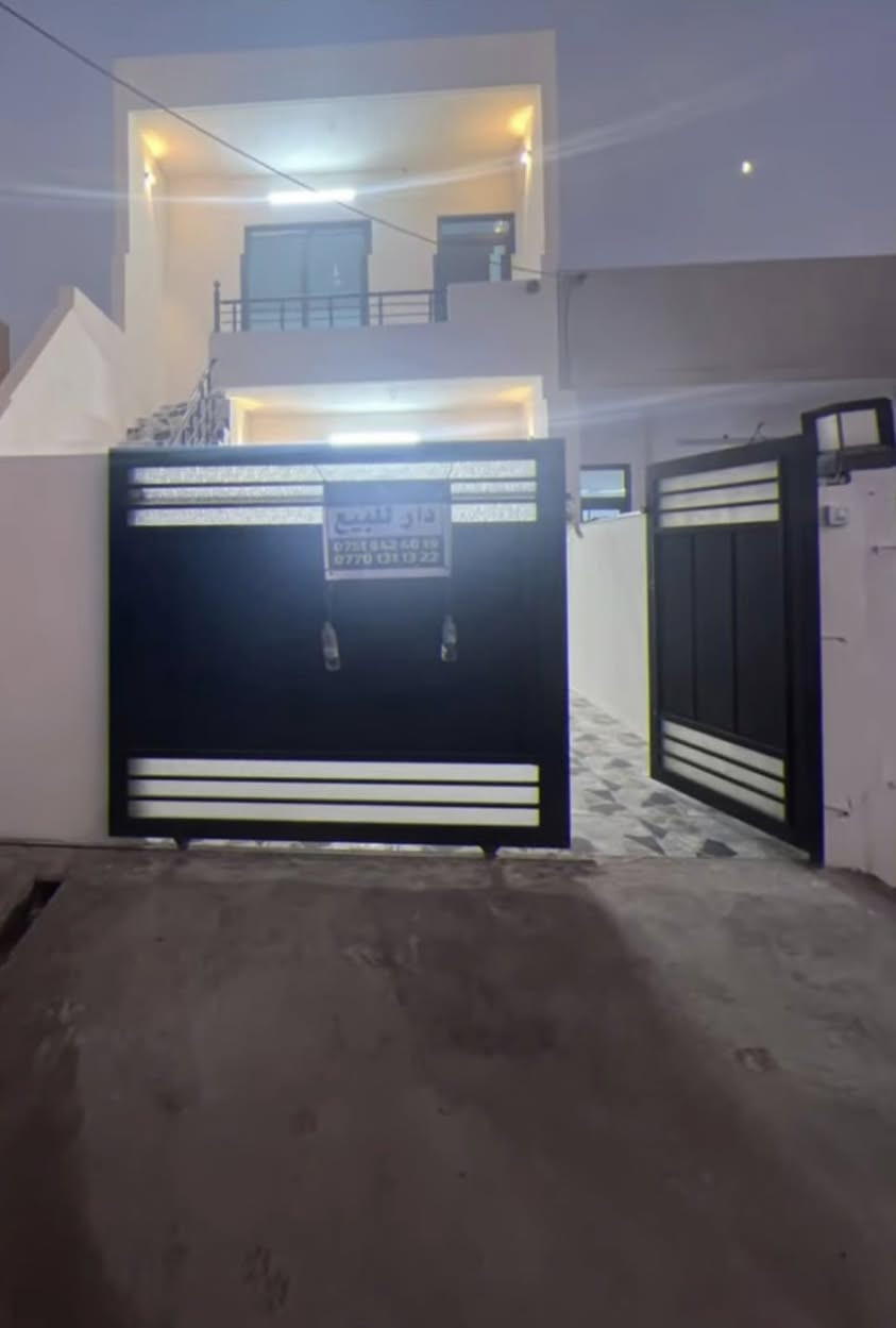 دار للبيع
100متر. قاتو نيو.  فول مواصفات.   دكتو.  كاشي. مخربي.   پيشي كونكريت.     2 ژوري نوستن. هول. متبخ.     

نانيشان/ده روازه.  

رقم/***********
