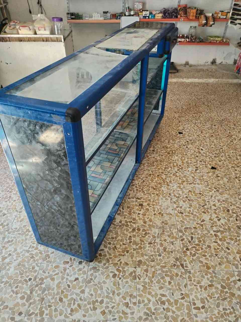 ميز جام خانة المنيوم 2متر *40 سم
فقط يحتاجون جام الي فوگ للاستفسار الاتصال على الرقم ***********
