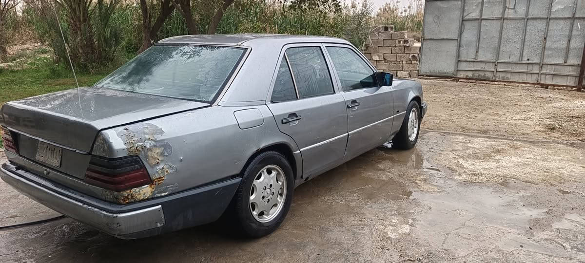 موديل 88 محرك 300 ديلكو وكالة عامة أنا أداورهة الك.. أبيع شوف العين تجي تشوف وتكلب تقتنع يلة تاخذهة..السيارة متروكة صار فترة.. عليهة غرامات تنزل من  *********** سعرهة.. 30 قفل شغالة وتمشي
