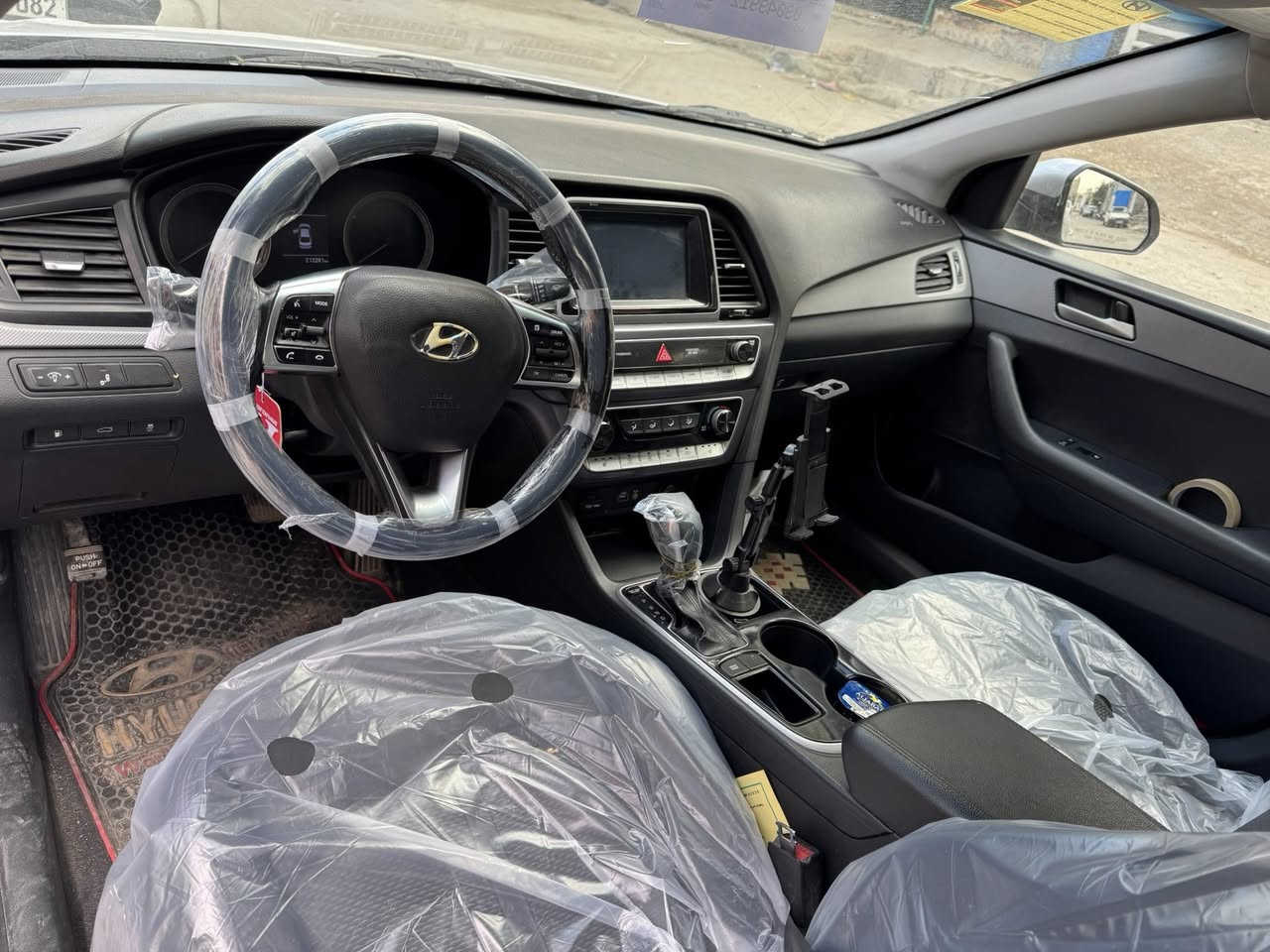 السلام عليكم سوناته 2018 حادث جاملغ وبنيد  وبيها حالوب بل قماره وقبق الجنطه مواصفات شاشه جبيره تحكمات جهتين كشنات تتفه تبريد تبريد قطعتين منضومت غاز مسويها جديده مكينه 2400  صدر خلفي امامي جديد تخم تاير نضيف السياره جاهزه بدون نقص السعر 103 رقمي ‭٠٧٧٦ ٢٣٤ ١٩٩٦‬ رقم اربيل الجديد
