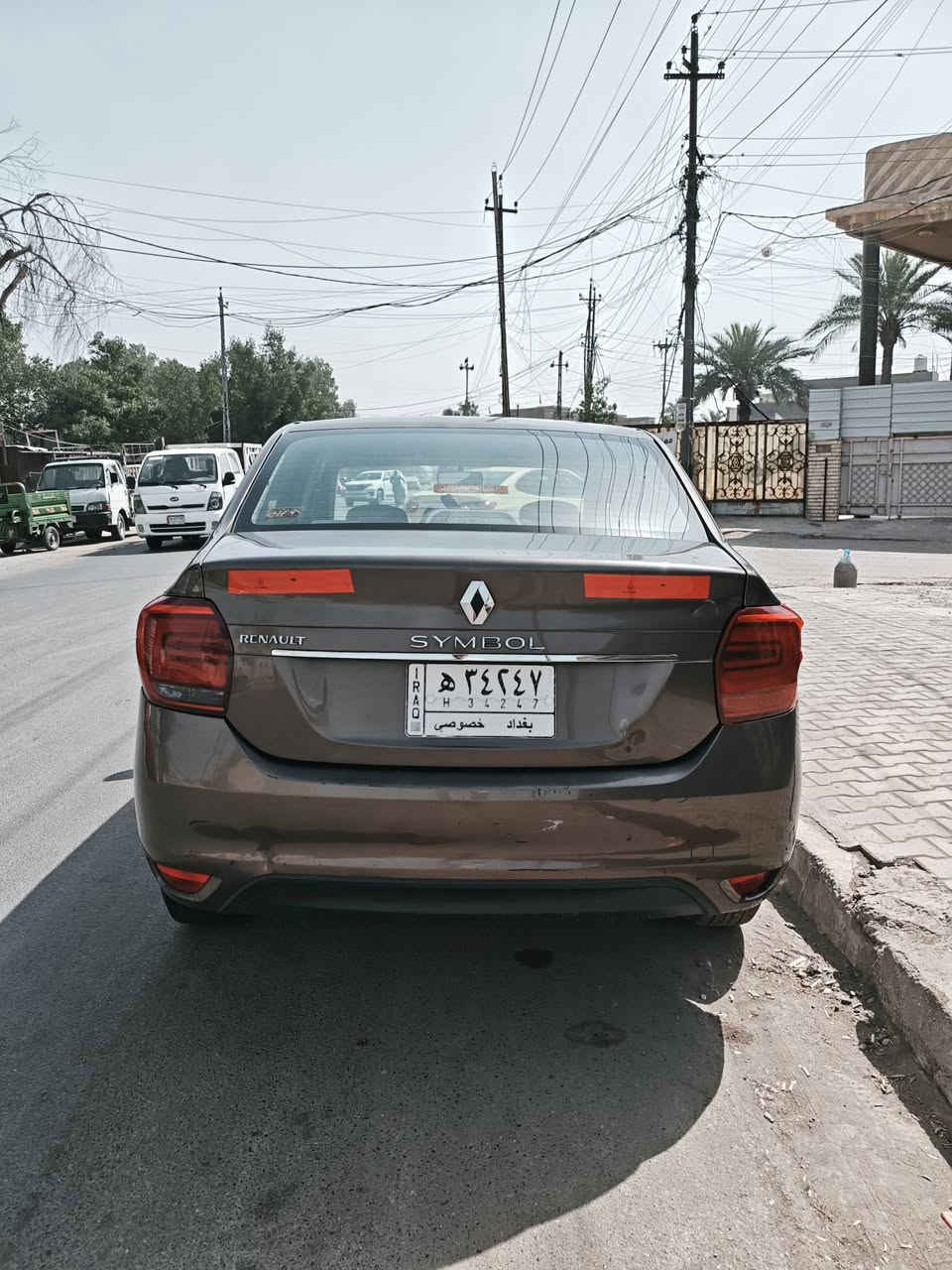 مرخصة الادمن المحترم رينو سيمبل موديل 20 بيه بس الجاملغ الامامي بارد بدون صبغ مكفولة من الصبغ بسمي رقم بغداد مكان بغداد سعر 85 واتساب ***********
