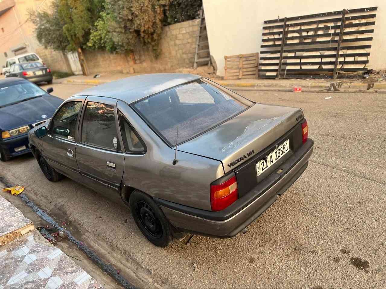 سلام عليكم 
اوبل فكترا للبيع 
موديل ١٩٩٠ 
محرك ١٨ 
كوبون بنزين 
بدون ضربه 
صبغها بلادي بس مسوين هلال 
رقم سليماني بشرط تحويل 
سياره نضيفه و جاهزه من كل نواحي 
لاستفسار  
***********
*********** كركوك, العراق
