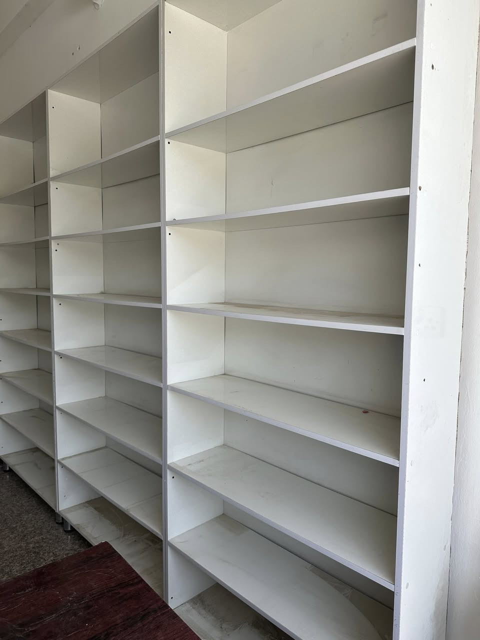 السلام عليكم رفوف اسواق Mdfالحجم الثقيل للبيع للاستفار التواصل على الخاص او على الرقم ***********
