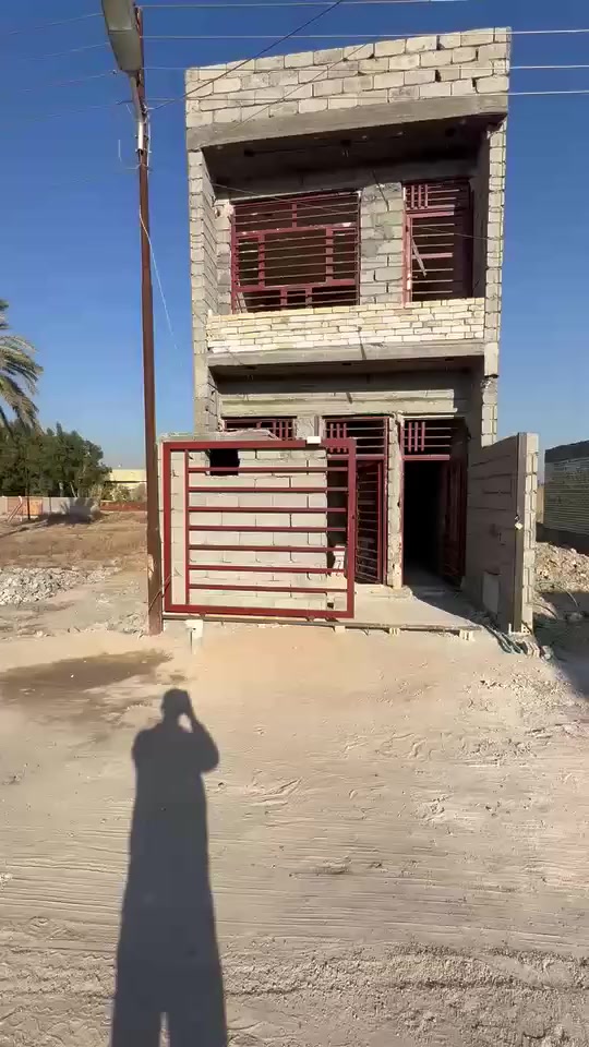 أسلام وعليكم دار للبيع المساحه 70 م.     يحتوي البيت.   غرفه نوم 2.  او صاله.  او مطبخ او.  صحيات خارجيه او داخليه.   خدمات كامله ماء كهرباء.  تبلط.  أناره.    خط. سحب.  إنترنيت. 

السعر ب55  يكمال مفتاح.  🔐. باقي شي قليل ويكمل للاستفسار اكثر الاتصال على الرقم ***********
