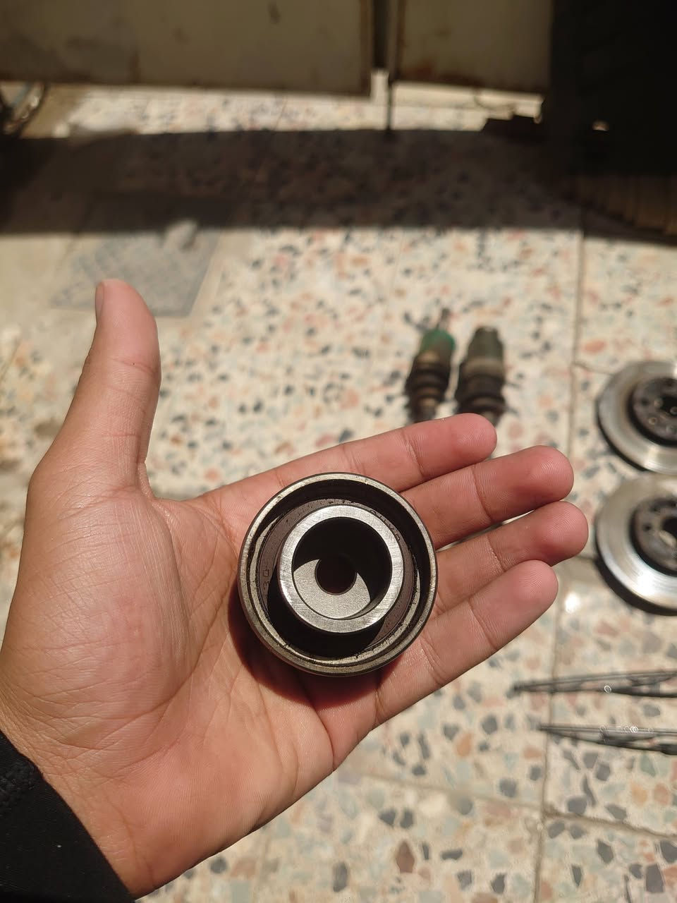 السلام عليكم اخوان غراض بي واي دي 
G3 كلهن مال تفصيخ الدرايم شفتات  ماادري اذا بيهن شي لو لا  بس يمكن  كل راس من عدهم   واحد  مابي شي  + الفلنجات كدامكم ومال ماسحات هم . اخوان هاي الروطه مدري شسمها بيها ملعب كلش خفيف . كلهن شلع ب 60 مع التوصيل . تواصل ***********
