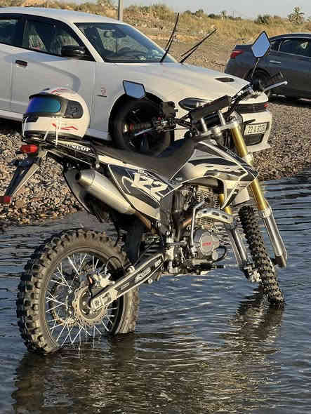 سلام عليكم قفاز للبيع موديل25 اكبر حجم كشن عريض نفرين شرط محرك ممفتوح ومكفول  بعده جديد السعر مليون و450 وبي مجال حك جيتك مكاني صلاح الدين للستقسار ***********
