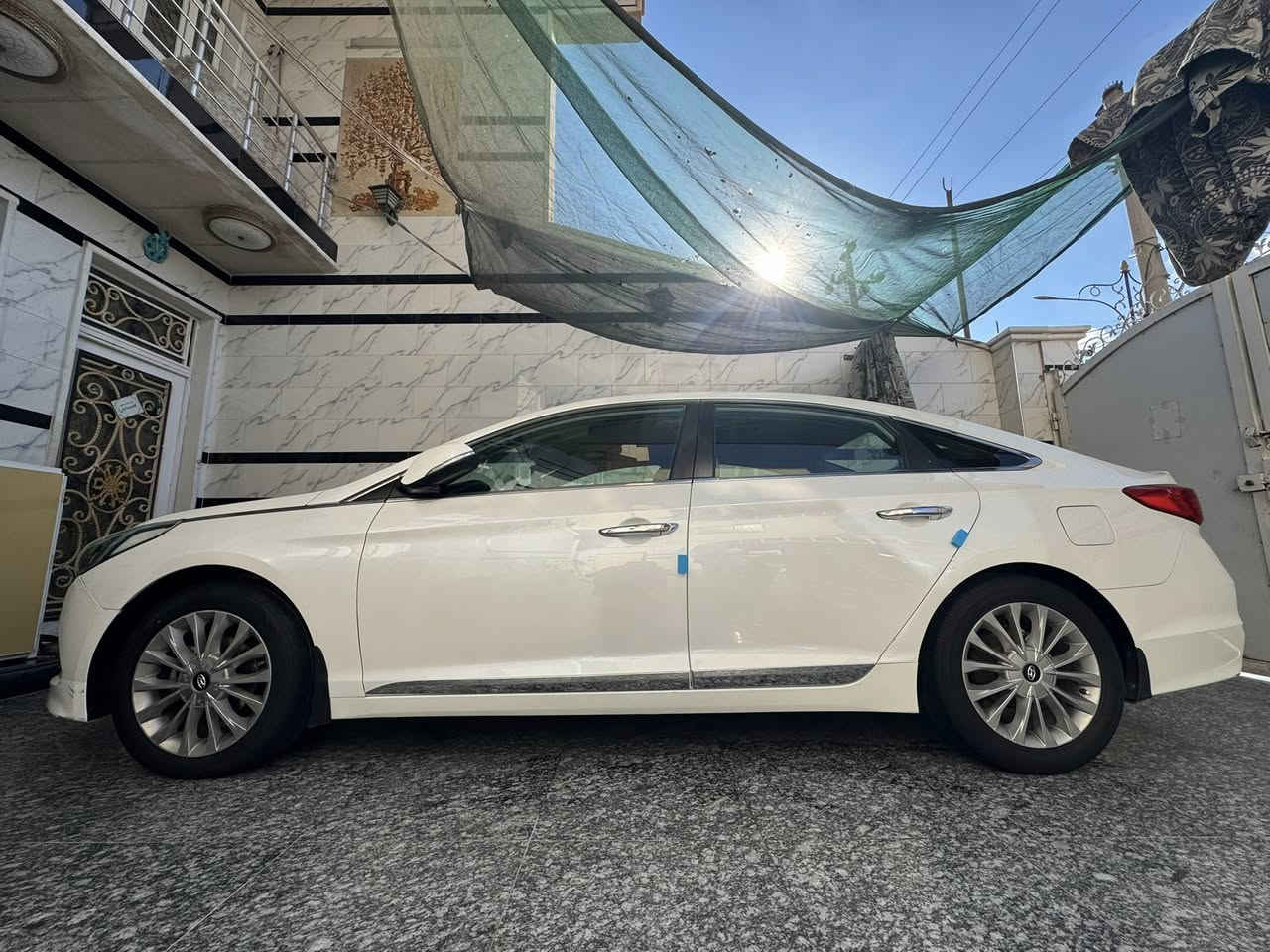 السلام عليكم 

سوناتا 2015 خليجي 
كفاله عامه  حتى الدعاميات فقط الهلالات صبغ موضح بالصوره بالاحمر فقط  
رقم بغداد الدولي هزه سنويه جديده بأسمي 

كشن كهرباء  وجلد ، داخل بيجي ، شاشة عرض 
ماشية : 102 كيلو متر
ثلاثة أنظمة قيادة ( عادي -ايكو- سبورت )
سيارة جديدة 
الاستفسار : ***********
