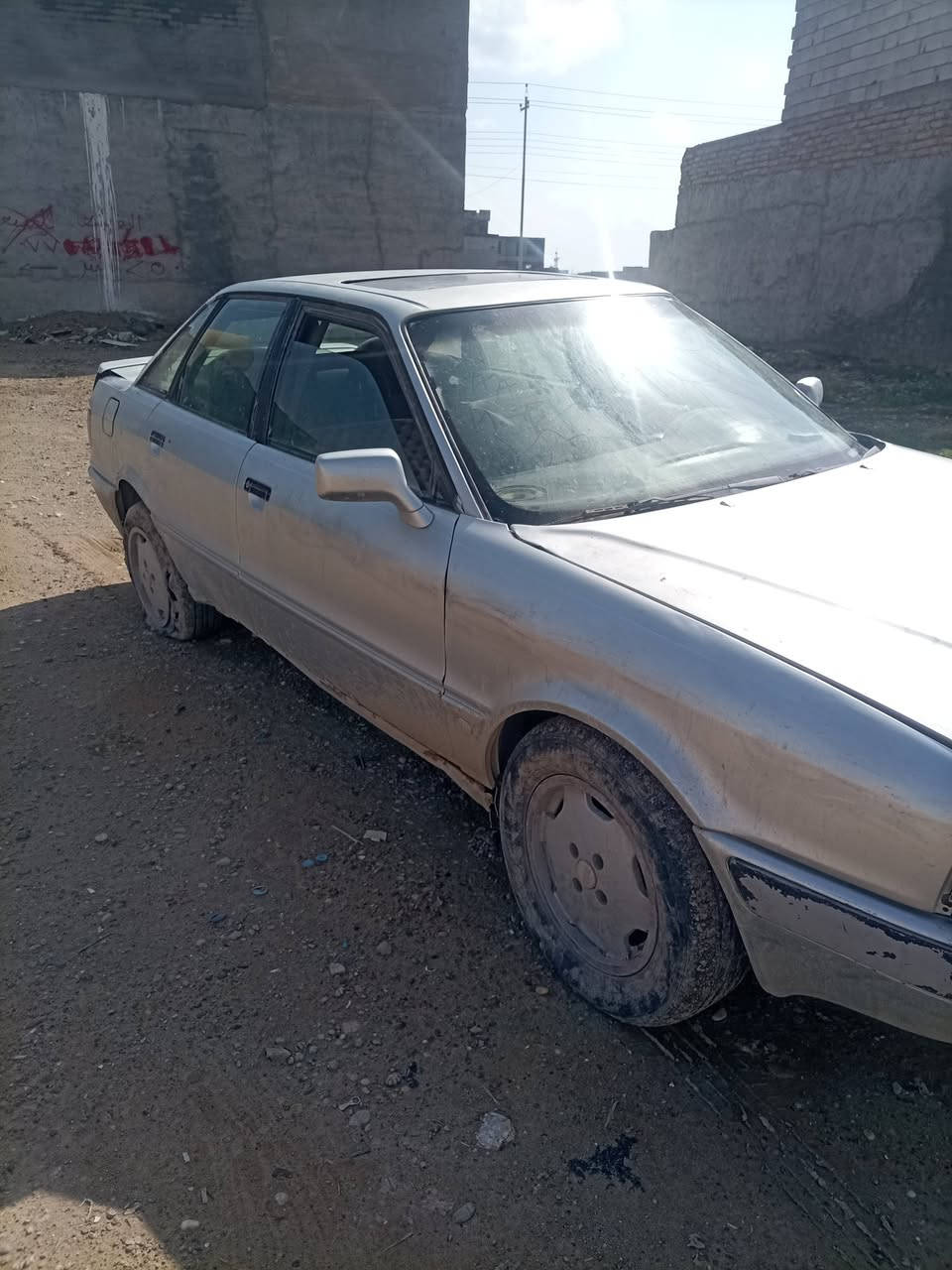 اودي للبيع موديل 1991 محدثه 1995فحص صلاح الدين 
ماشيه معامله كير محرك صدر قول عيز شويه كهربيات مكان سامراء صاحبه بل دور سعر 10اوراق بقي التفصيل عل رقم *********** هذا الرقم بي واساب
