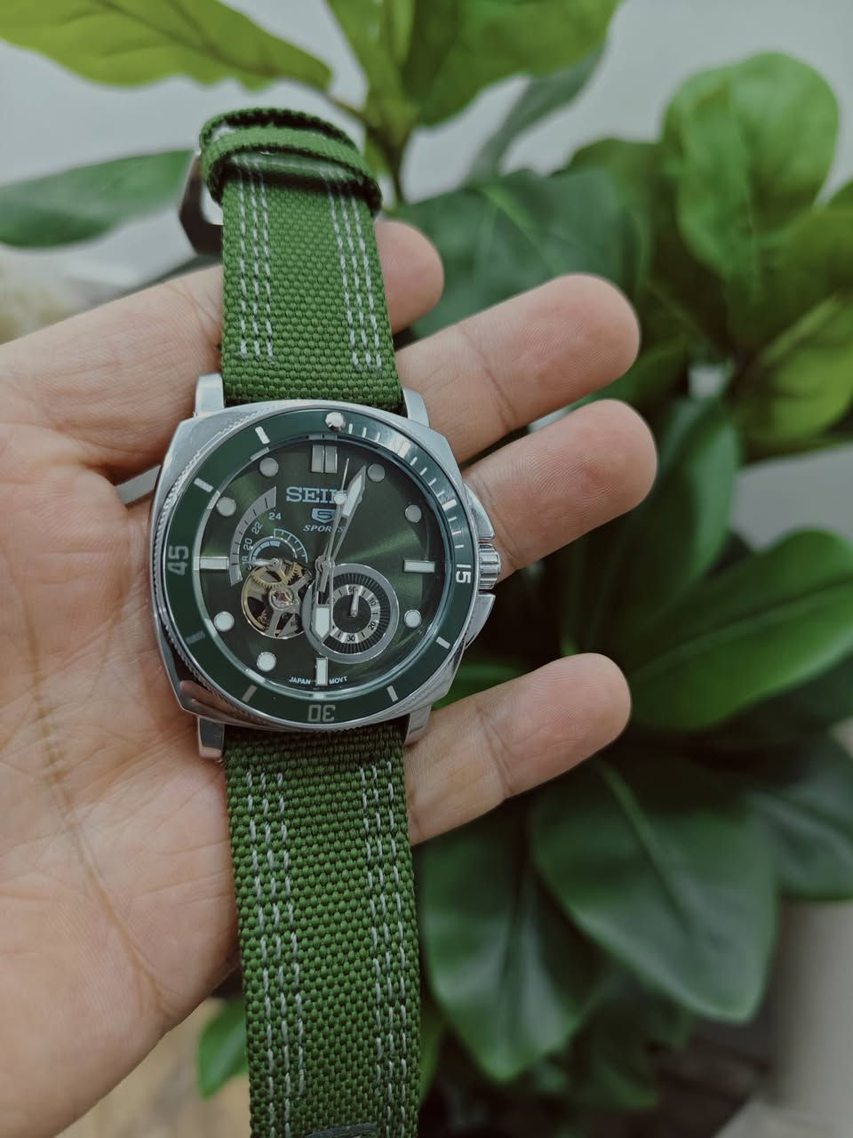 Seiko 5
لون عسكري مكينة اوتوماتيك جديد ماملبوس امزون مو تجاري 
توصيل متوفر


**إذا كنت صاحب هذا الإعلان وتريد حذفه لأي سبب، رجاءا أرسل رسالة إلى الدعم الفني**