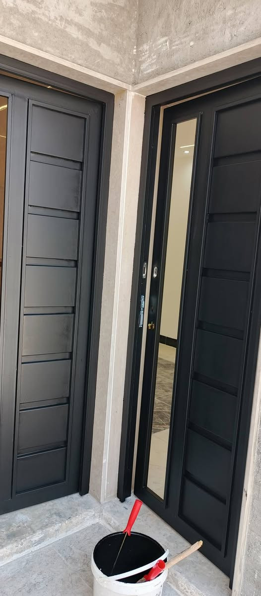 شغل صبغ كافه أنواع الابواب والشبابيك شغل درجه اولى
***********
