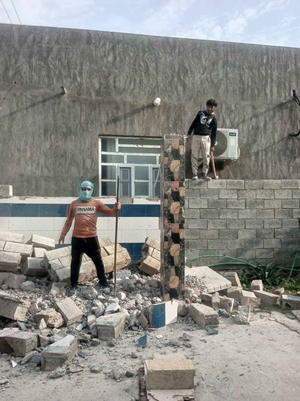 سلام عليكم  /  يوجد كادر عمل جاهز /  تصعيد مواد /  تنضيف بيوت /  تفليش /  تكشيط /  دفن نهري /  شقلنه ليل ونهار /  ومعداتنه جاهزه  ومالك دخل بكلشي تأخذ شقل جاهز مني سلمني شقل وتأخذ شقل جاهز / ماعليك بس تصال على رقم /// ***********
