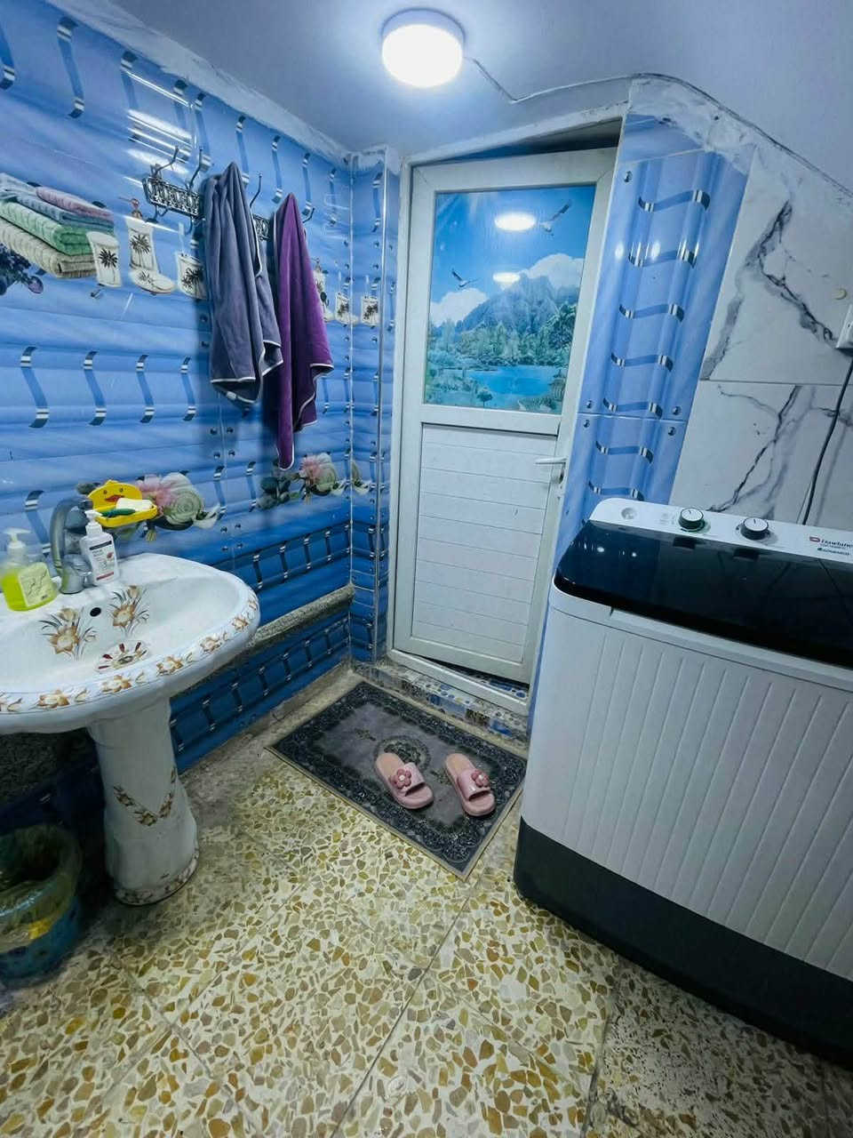#أنتباه
🏡 إعلان مميز — دار للبيع في حي المرتضى 🏡
فرصة رائعة للسكن الهادئ والراقي ✨
دار حديثة البناء بموقع مرتب ومميز في حي المرتضى، بالقرب من أسواق علاء — ثاني فرع عن الصور.
📐 المساحة: ١٥٠ متر
🛏️ تتكون من: ▪️ غرفتي نوم
▪️ استقبال واسع ومريح
▪️ هول مرتب
▪️ درج بتصميم أنيق
الأرضية كاشي درجة اولى 
▪️ بناء حديث وتشطيبات مرتبة
📍 تمتاز الدار بموقع هادئ وقريب من الأسواق والخدمات، مما يجعلها خياراً مثالياً للعائلة الباحثة عن الراحة والاستقرار.
للاستفسار والمشاهدة يرجى التواصل على الأرقام التالية: 📞 ***********
📞 ***********
#العطاء_للعقار

