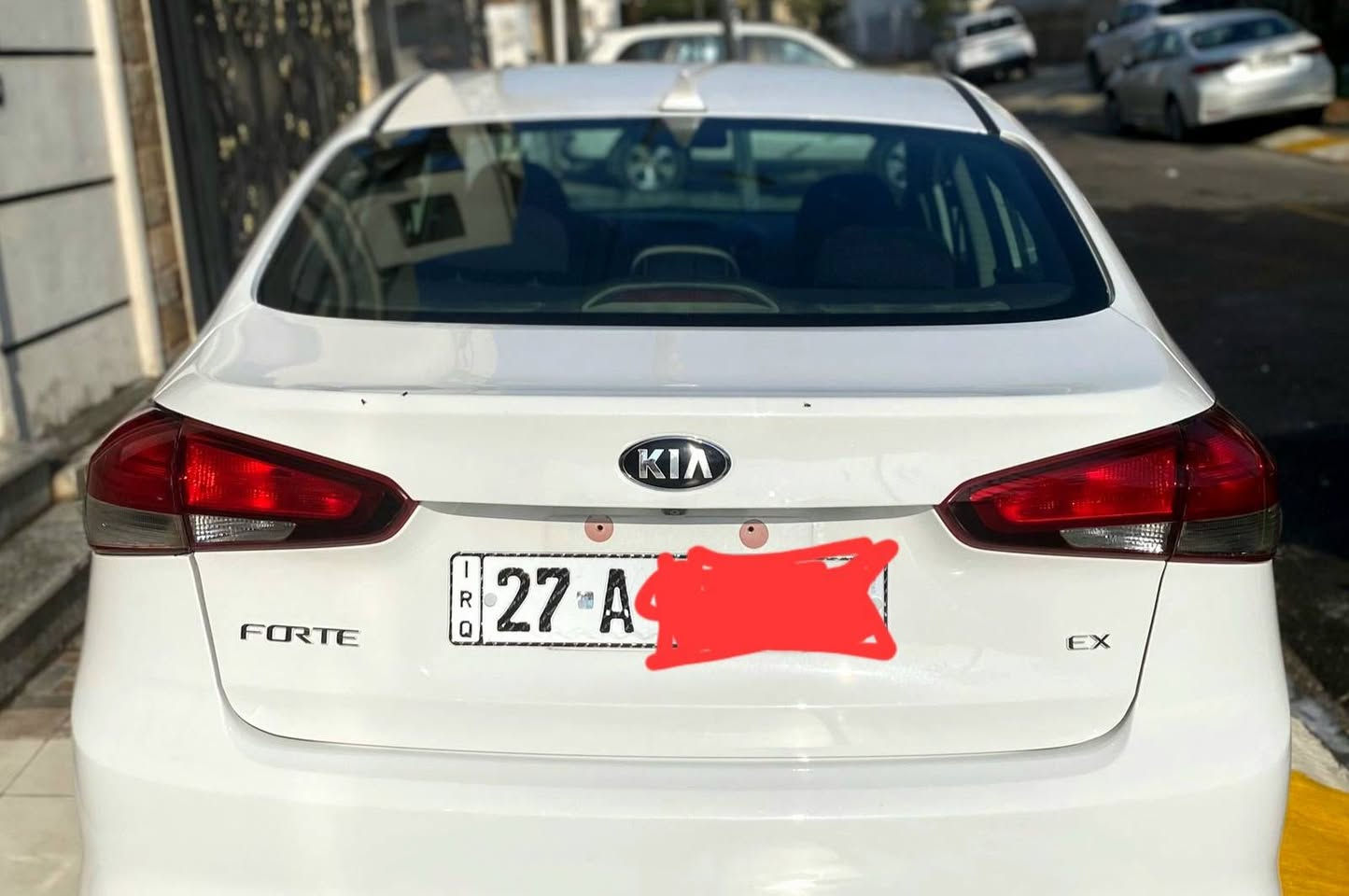 على بركة الله
كيا فورتي ٢٠١٧ بيهه ضرر امريكا باب خلف السايق ويا ربع الجاملغ الخلفي  ايرباك بردة طاك بس الباقي كله شرط بجم كبس وهنا بالعراق باب السكن الامامي وجاملغ خلفي صبغتهه حزام توحيد لون وجماليه بشرط صبغ درجه اولى قبل شهر  كملتهه ورقم وسنوية وهزة جديد باسمي تحويل باي مكان كير ومحرك وتبريد بشرط سعرهه 110 وبيهه مجال مكان السيارة بغداد الحارثية او الزعفرانيه لمعلومات أكثر اتصل *********** اقرو المنشور يله تواصلو رحمه لاهلكم وراح اخلي صور قبل الصبغ وفيديو بالمنشور
