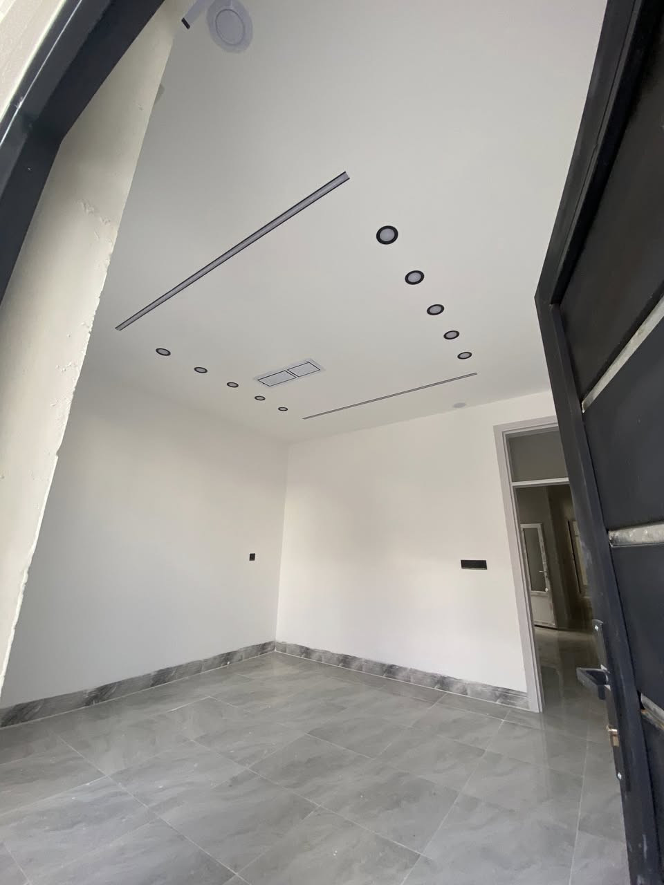 #الدار للبيع طابو صرف بناء صفر 3غرفه نوم 
#الموقع كركوك حي عسكري 3بيوت صفر
#مساحه 118متر طابق ونص درج خارجي 
#السعرعلق تم معرفة سعر نهائي 
***********#للاستفسار
