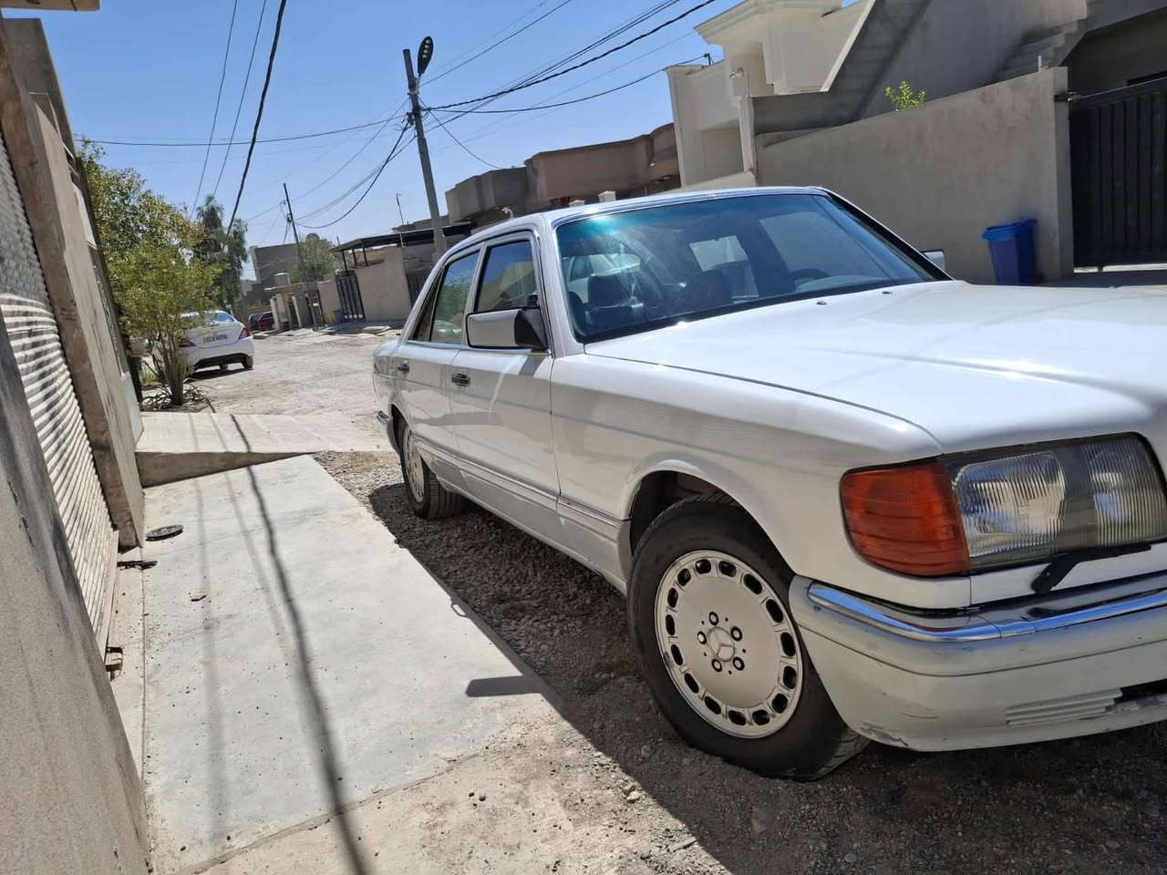 بسم الله مشاءالله
مارسيدس جامبو رئاسي 300SE

المواصفات
1-لون ابيض
2-حجم 300SE بلادي
3-موديل 1989
4-رقم بغداد بأسمي تحويل مباشر
5-صاجات كاملات
6-دبل فيت بم
7-دبل مروحه
8-محرك عنكبوت بلادي
9- محرك وكير مكفول 
10-ادامه كير ومكينه جديد
11-ادامه منظومة البانزين والتانكي والعنكبوت جديد

للبيع مكاني بغداد مجمع بسماية السكني سعر السياره 85وبي مجال 
الاستفسار ***********
