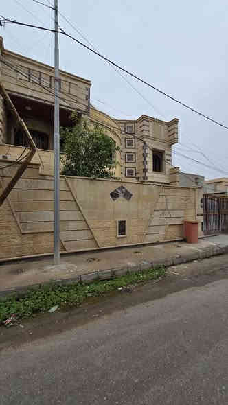 للبيع 
في الفلوجه  الجغيفي الثانيه/ مجمع الشيخ توفيق

المساحه 250م  

الواجه حجر  و السطح طابقين شتايكر

مكون من 4 غرف نوم ثنين جوا وفنين فوك 

ويوانيه وهول وصاله 

سعر البيت 235 مليون و بي مجال

رقم الهاتف.    ***********
