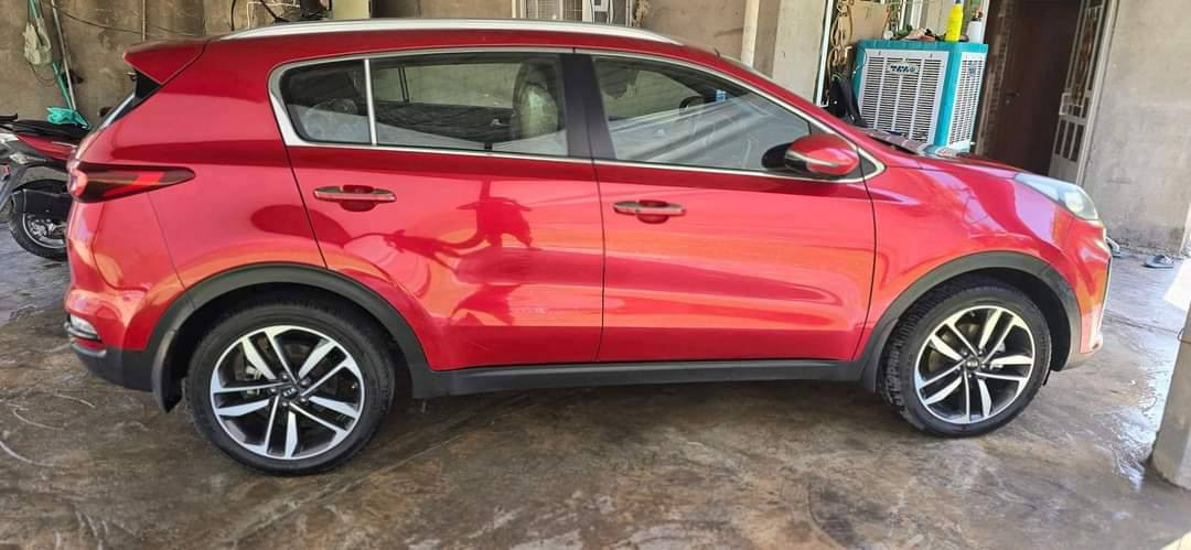 سبورتج موديل 2020 مواصفات
1- مفتاح التشغيل بصمه 
2- تشغيل عن بعد 
3- بصمه ابواب 
4- يدات نيكل 
5- مري شفط 
6- اشاير بل مري
7- شاشه ايباد 
8- كامره دواره 
9- حساس امامي 
10- حساس خلفي 
11- تبريد مناخي منفصل 
12- مثبت سرعه 
13- تحكم ستيرن فول
14- مرايه وسطيه تعتيم 
15- ثلاث انظمة قياده 
16- برده خلفيه 
17- محرك 2000 دوش 
18- داخل حمصي 
كشنات تغليف لايلون + ابواب 
ارضيه مغلفه جلد 
سياره رقم بغداد مشروع وطني تحويل مباشر 
سياره مكفوله كفاله عامه من كلشي كير ومحرك ورصعه وشخط وضربه وصبغ من كلشي سياره ماشيه 50/ الف 
السعر 215 بيه مجال اتصال ***********//***********
