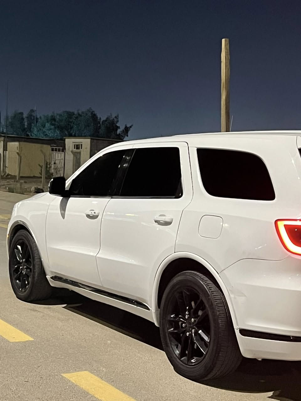 دوج دورانكو

Dodge Durango .

‎الموديل2023. (وارد امريكي بيها 3 قطع مبدلات نفس اللون ونصف الجاملغ الخلفي صبغ كفاله شواصي واللغود) 
.
اصل بوليسي  كير طرح مو تعليك
‎المحرك : V8 . 5.7L  .

‎العداد :26 الف فقط يعني اخت الزيرو.

‎  وماكو هيج سعرالسعر 245
 
السياره جاهزه مانقصها البرغي 
‎المواصفات:  

‎* تحذير النقطة العمياء . 

‎*

‎* شاحن هاتف لاسلكي (وايرلس ).

‎
مقاعد من الجلد منفصل + شاشات 

‎* مقاعد كهربائية مع ذاكرة لحفظ وضعيات الجلوس. 

‎* ‎* 

‎* مقود رياضي مع تحكم كهربائي. 

‎* مصابيح امامية زنون مع LED .

‎* كشافات ضباب LED . 

‎* شاشة 10.1 أنج .

‎* نظام ملاحة (GPS) . 

‎* . 

‎* ويل قياس 20 أنج . 

‎* صندوق . 

‎* بلوتوث تلفون .

‎* محدد سرعة . 

‎* كاميرا خلفية .

‎* كير شفتر ستيرنك .

‎* صف ثالث من المقاعد 7  Auto start . 

   للاستفسار ***********

مكان السياره بنجف
