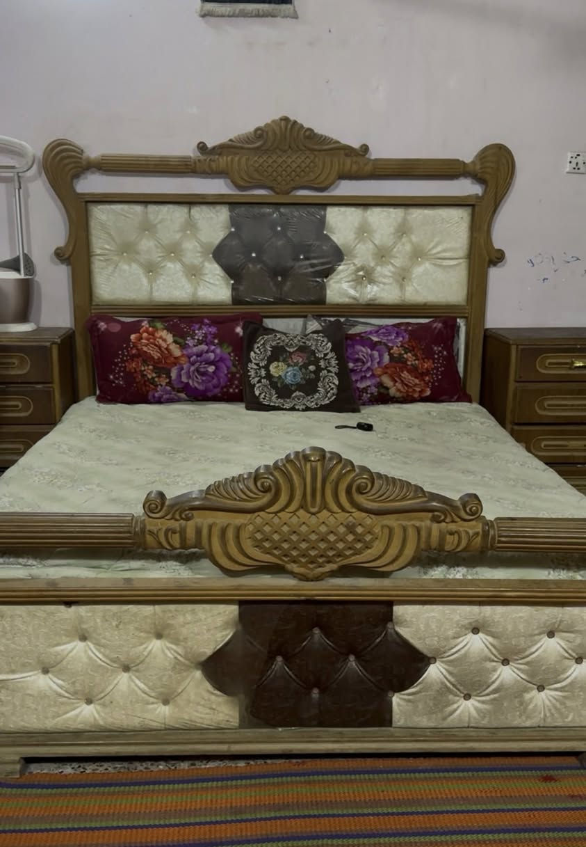 السلام عليكم غرف نوم عراقيه للبيع مكاني بغداد حي القاهره نضافه الغرفه 90%  نقصها بس يدات بدون صبغ الغرفه ممصبوغه السعر 650 وبي مجال ***********
