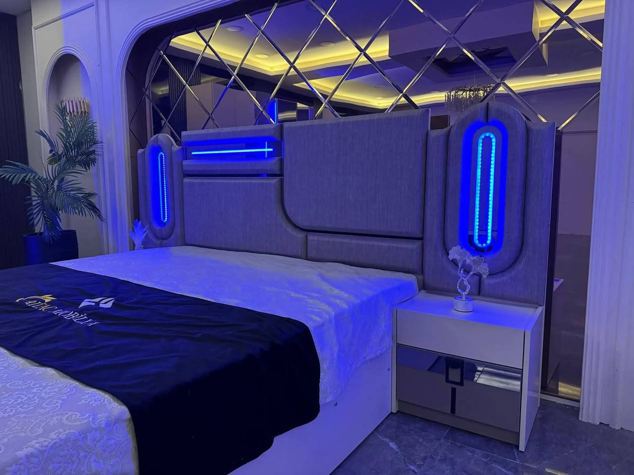 ‏مواصفات الموديل 🌱
‏
‏✓تركي المنشاة درجة أولى
‏✓تصميم عصري يتوافق مع جميع الاذواق 
‏✓يتكون هذا الموديل من ( 10 قطع  ) 
‏✓ قياس الكنتور مع المحلق  (320 سم ) 
‏✓ ظهر بلوك 
‏✓ برغي و جوي حديد 
‏✓سرير مخزن 
‏✓ طلاء حراري يتوافق مع الحرارة والبرودة
‏
‏الموقع المسيب حي المعلمين قرب مفروشات الربيعي 🌸 
 للاستفسار ***********
