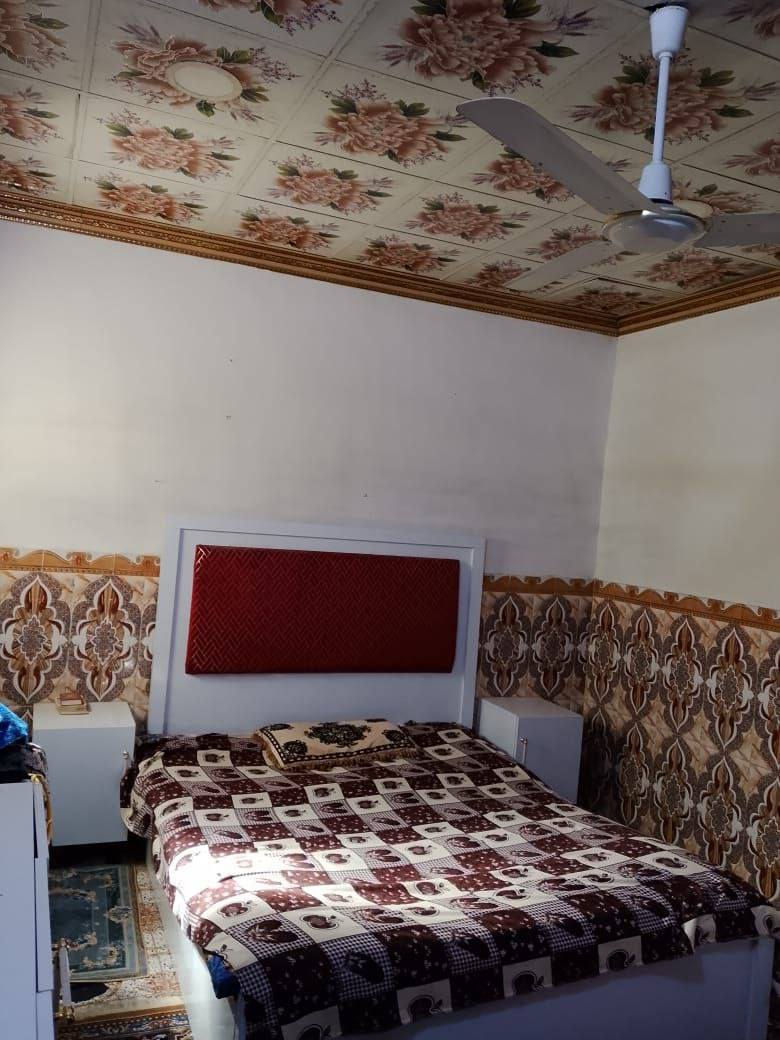 السلام عليكم
دار 100متر للبيع الاساس صب بناء بلوك سقف عكاده
يحتوي على غرفه وصاله ومطبخ واستقبال وحمام داخلي وخارجي
العنوان:  الكوفه /شارع المعمل /فرع صيدليه الحرير
السعر (30)مليون وبي مجال
للاستفسار ***********
***********
