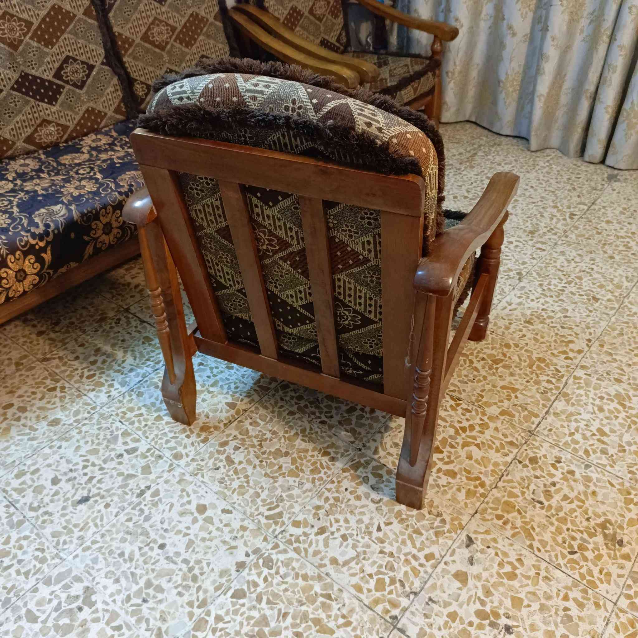 تخم 7 مقعد خشب صاج تكمه نضيف سعر ١٦٠ عنوان الحبيبية
 ‏‪***********‬‏ بغداد, العراق
