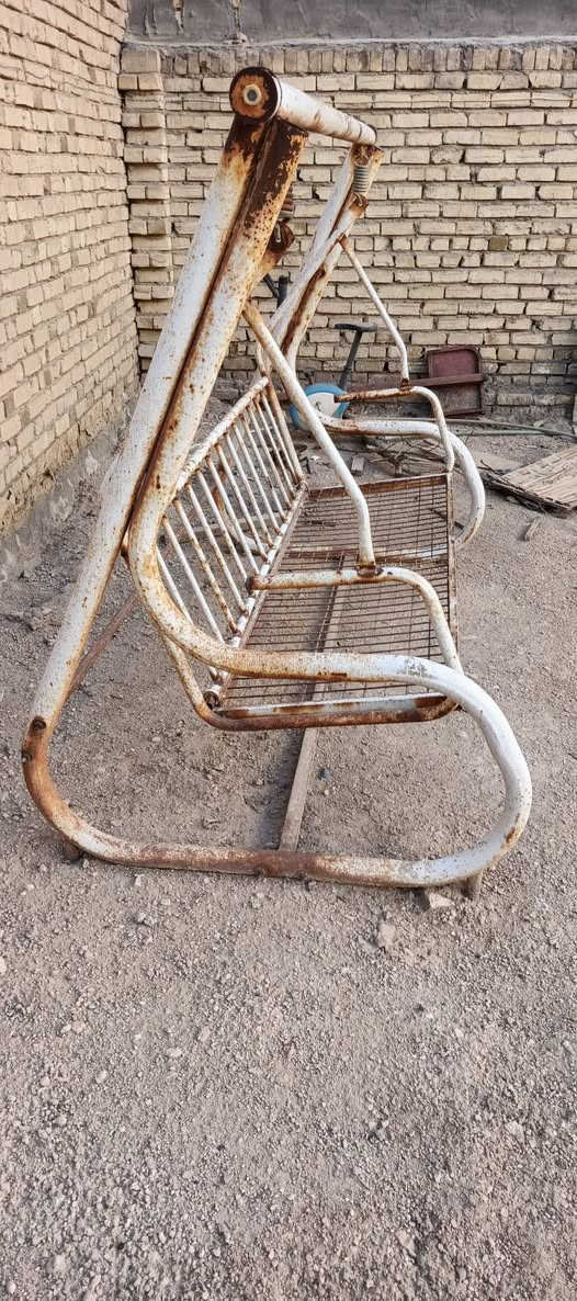 مرجوحة للبيع حجم كبير عوزها بس صبغ *********** ترهم مراوس بمولدة
