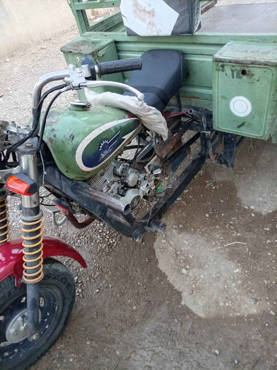 عندها 16 750 وبيها مجال اوراقها كامله مكان المدائن ***********
