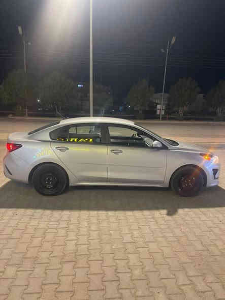 كيا ريو ٢٠٢١ وارد امريكي محرك ١٦٠٠ دوش كير AT 
مواصفات عاديه ماشيه ٥٦ الف ميل 
سياره  كلير بنيد وجاملغ سايق من امريكا
وبيها بارد بالجاملغ نفسه بلعراق
ايرباكات سليمه 
الباقي مكفول 
رقم سليمانيه مكاني بغداد
سعر 122وبيها مجال
 ***********
