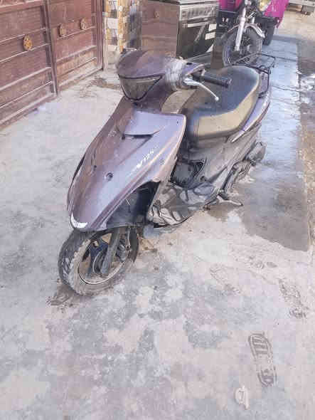 السلام عليكم دراجة ادرس
حديث ياباني دراجه نضيفه مكينه ناعمه نوزل وملف مكفول نقصهه بريكات وباتري تشتغل هندر واحد دراجه مال روحه وجيه متوكفك ابد سعرها 200المكان جميلة ***********
