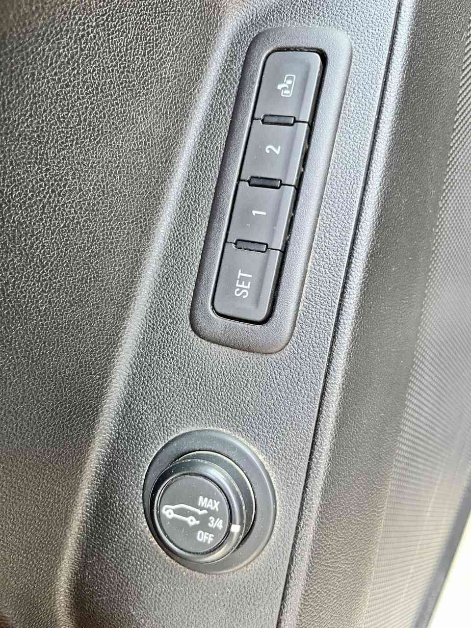 السلام عليكم 
ايكونوكس للبيع فقط 2018 بريمير رقم نينوى شرط التحويل كوبون بانزين
مواصفاتها 
*كاميرات 360 درجة
*رادار امامي 
*رادار جانبي 
*رادار خلفي 
*شاشه حجم كبير ابل كار بلي
*تدفئه تبريد مقاعد اماميه 
*هيتر كشن خلفي
*كشنات ميموري خزن 
*شاحن موبايل وايرليس
*سايد بريك بصمه
*مري قلاب 
*جنطه كهرباء 
*بصمه أبواب 
*كشنات جلد 
*هيتر ستيرن  
* لايت ليد
مكينه 1.5 تيربو 
السياره مكفوله من الصبغ والتبديل حادث بسيط الصور مرفقة بالمنشور محرك كير وضع شركة 
للاستفسار
***********
***********
