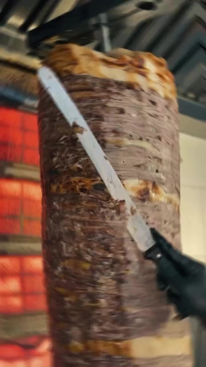 شاورما لحم مطعم الأماكن  😋

شاورما اللحم لها أصول، إحنا بنقدمها لك بالطريقة الصح!🫶🏻♥️

زورونا في مطعم الاماكن أو اطلبها دليفري الآن!"

📞***********
📞***********

شاركونا بالتعليقات: تحبوها بخبز صاج ولا صمون؟ 

📍العنوان /بغداد_الغدير_قرب الضريبة
