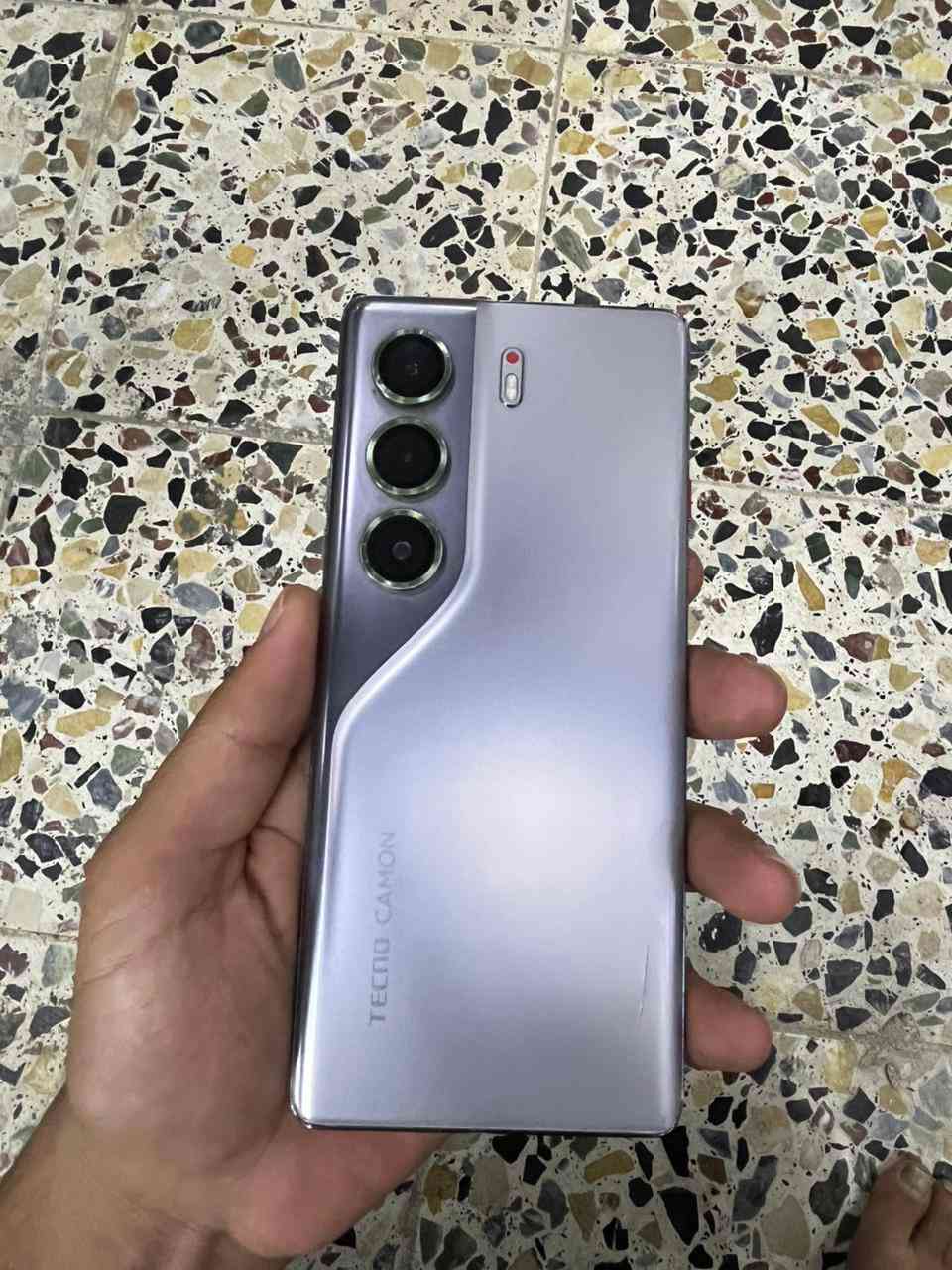 tecno camon 40 pro
البيع، السعر 250 كارتونة أو، شاحنة، كامل 
مكان بغداد العبيدي 
***********
