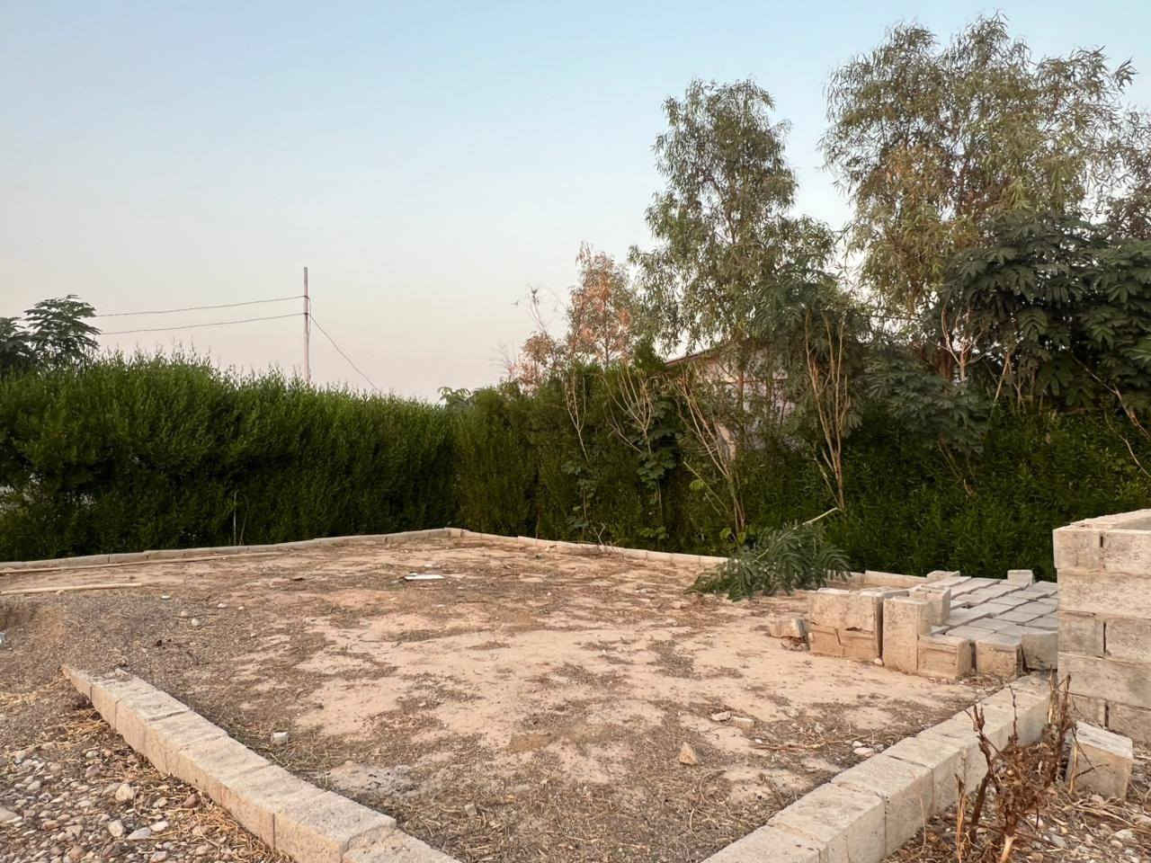 ...﷽ ...
بسم لله الرحمن الرحیم 
عەرزیکی شاز کامل سیاج کەراوە
150 متر لە قیرەوە دورە
موشتملات  
کابینەیکی بو بکڕە بو بەخیو کەردنی ئاژەڵ 

ئاو  بیری خویەتی كارباى تايبةتى خوى هةية 
ناونیشان حەولێکەی گەردگوزینە نەزیک خولە غەدە  🏙🏙
مساحة 1 دونم  2500 متر
بو زانینی  نەرخ خالیک دانی 💵
بو کرینو فروشتنی خانو  باخ زوی 
پیوندی بەم ژمارەوە  بەکەن📢📢
***********  یوسف  ☎️☎️

https://www.facebook.com/profile.php?id=100083460334231&mibextid=ZbWKwL
