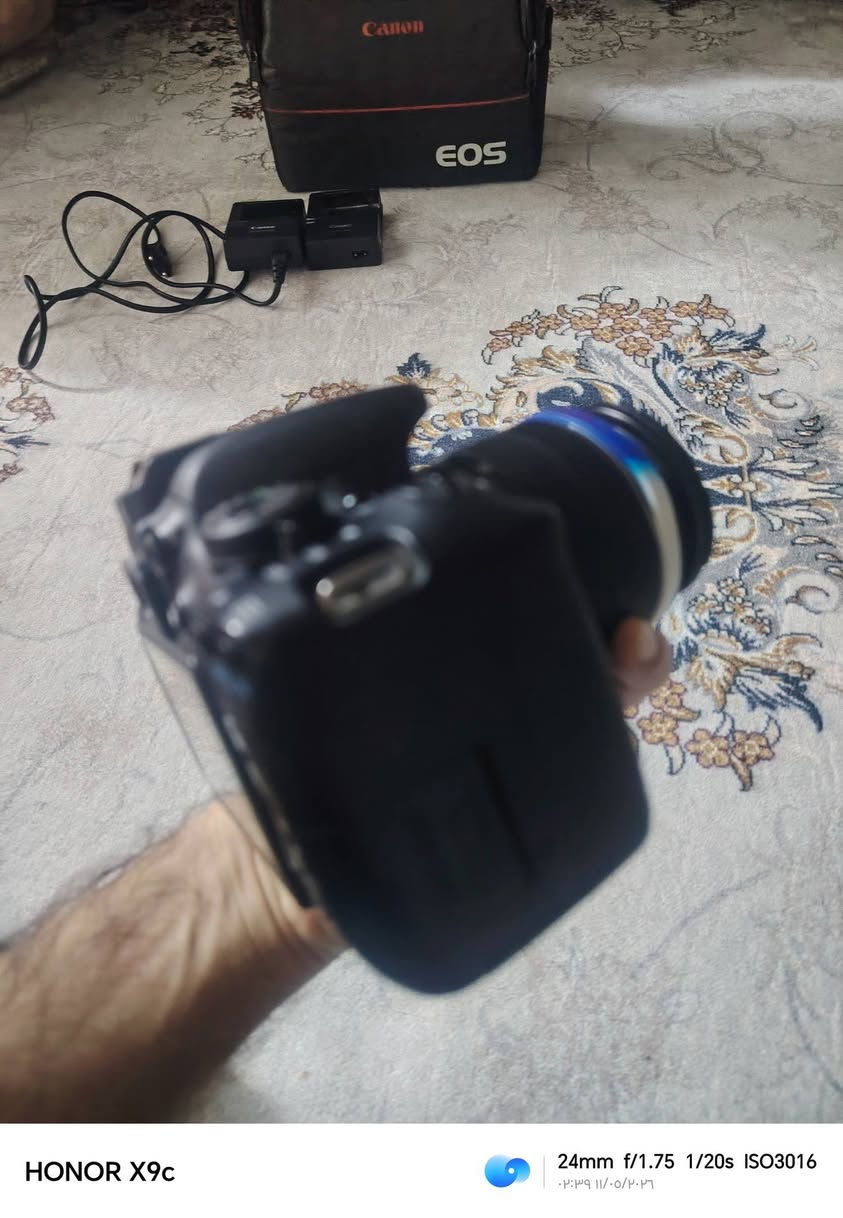 السلام عليكم كامرا كانون D700
مواصفاتها معروفه الكامرا نظيفة استخدام شخصي
محتوياتها جنطة + شاحنه
السعر 425 وبيها مجال


**إذا كنت صاحب هذا الإعلان وتريد حذفه لأي سبب، رجاءا أرسل رسالة إلى الدعم الفني**