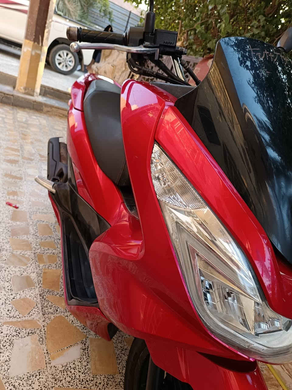 سلام عليكم pcx جيل ثاني ياباني  مكينه ناعمه شلعه معدل فول كهربائيات كلها شغاله حساس زدحام حساس ستان الدراجه مال جناي خير من الله العنوان بغداد الشراي يتصل *********** السعر 10ونص
