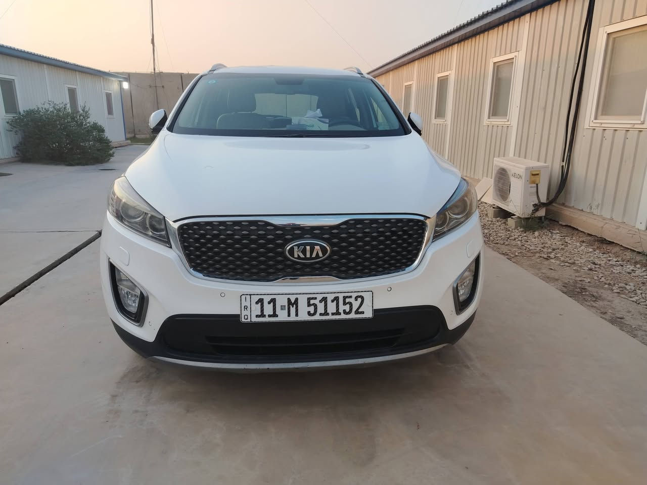 سورنتو موديل ٢٠١٥ الشكل الجديد رقم بغداد الدولي فول الفول ما عدا البانوراما ماشية ٨٠ الف كم حقيقي كشنات كهربائية.. كشنات تدفئة وتبريد..كشنات جلد لونين.. دفع رباعي.. شاشة كبيرة.. ستة سلندر.. ٧ راكب.. بردات خلفية... نظيفة جدا... مكفولة كفالة عامة من الصبغ والبارد ماعدا بارد في أسفل الباب الخلفي جهة الصدر.. السيارة بأسمي شرط التحويل.. باتري جديد.. بالحقيقة احلى من الصور.. رايدها ٢١٥ وبيها مجال للشراي.. للاستفسار *********** ابو مرام
*********** السيارة موجودة في بغداد او الصويرة.
